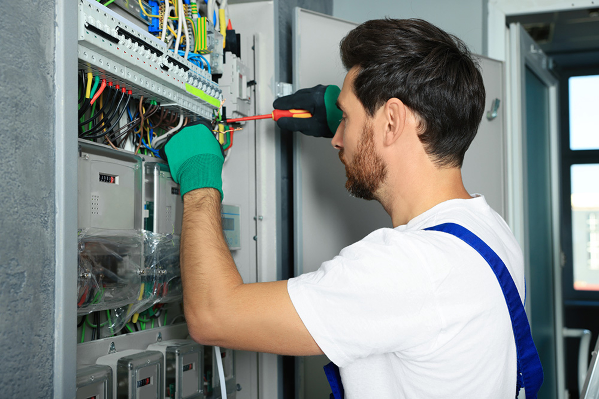 Nieder­spannungs­anlagen bei Skolny Elektrotechnik in Lappersdorf